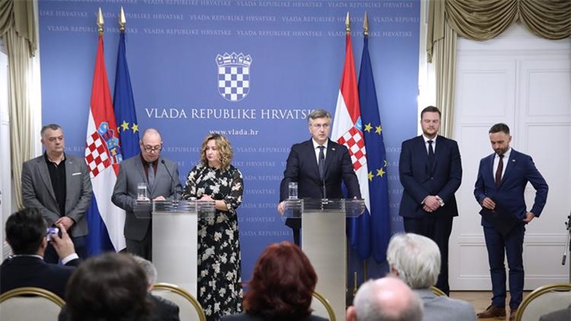 Vlada i sindikati potpisali sporazum o povećanju plaća: Cilj je unaprijediti ekonomski i socijalni standard građana 